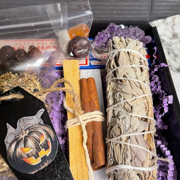 NWT Enchanting Hocus Pocus Themed Witch Box - Embrace Magic and Mystery! - Picture 6 of 7
